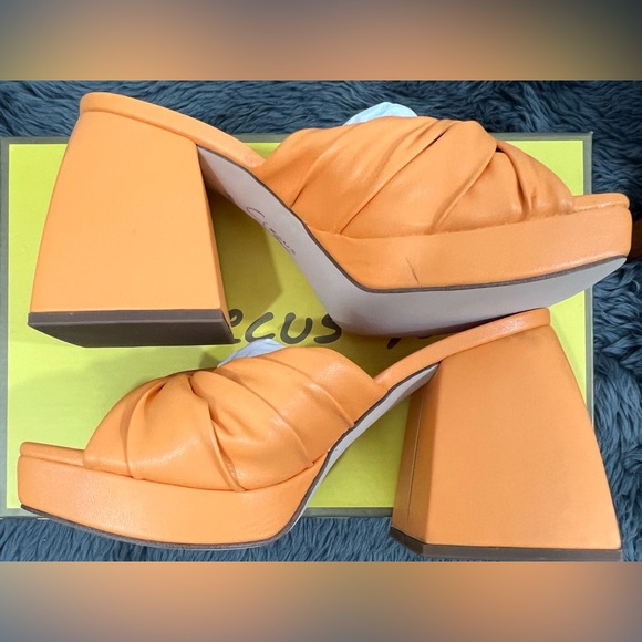 Circus Marianna, Creamsicle - Picture 6 of 11